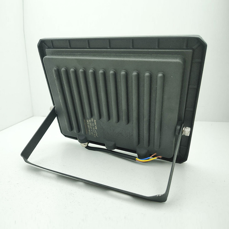 پروژکتور LED ضدآب شاهچراغ مدل آبان 100 وات