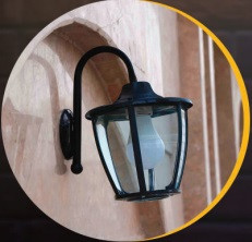 چراغ حیاطی کلاسیک دیواری فلز و شیشه